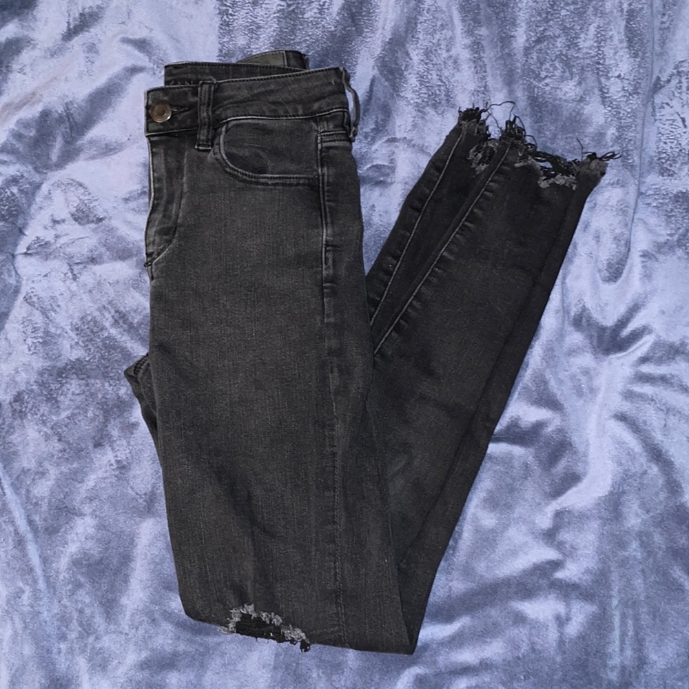 American Eagle Size 2 Black Distressed Skinny Jeans